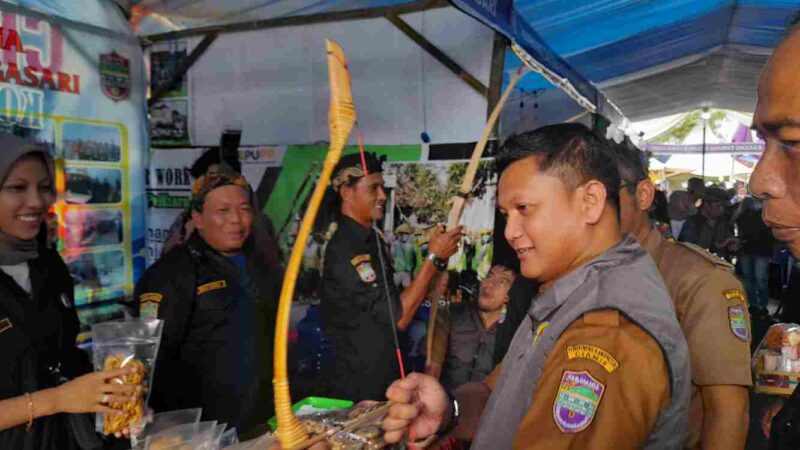 Pengurus Karang Taruna Kabupaten Ciamis, Ega Anggara tengah meninjau Gelar Potensi Karang Taruna Kec. Ciamis, (Doc, Asjabar.com).