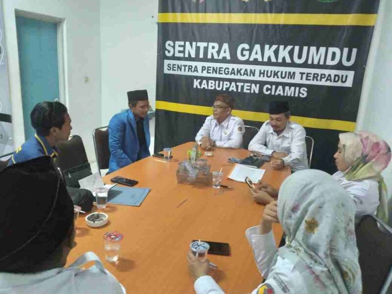 PMII Ciamis tengah melakukan silaturahmi dan kordinasi dengan jajaran Komisioner Bawaslu Ciamis.