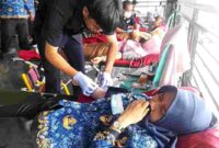 Pegawai ASN sedang melakukan donor darah untuk penderita thalasemia, (Doc, Asajabar)