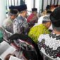 Para peserta tamu undangan Baznas Ciamis sedang Khataman Alquran.