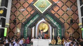 Ustad Dennis Lim saat mengisi kajian di Masjid Agung Ciamis.