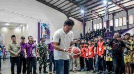 Bupati Ciamis saat membuka turnamen bola basket antar pelajar Bupati Cup.