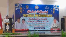 Bupati Ciamis Herdiat Sunarya saat menghadiri halal bihalal PGRI Kabupaten Ciamis.