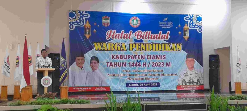 Bupati Ciamis Herdiat Sunarya saat menghadiri halal bihalal PGRI Kabupaten Ciamis.