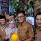 Poto bersama Bupati Ciamis dengan para Kepala Sekolah SMP Penggerak saat meninjau lokasi stand Expo Pendidikan.