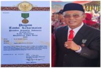 Bupati Ciamis Herdiat Sunarya terima penghargaan Satya Lencana Wira Karya dari Presiden Republik Indonesia, Joko Widodo.