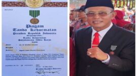 Bupati Ciamis Herdiat Sunarya terima penghargaan Satya Lencana Wira Karya dari Presiden Republik Indonesia, Joko Widodo.