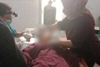 Korban tengah mendapat perawatan di klinik.