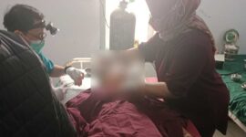 Korban tengah mendapat perawatan di klinik.