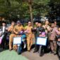 Pemberian reward kepada para Kepala Desa setelah Upacara HUT Kabupaten Ciamis yang ke-381.