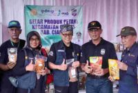 Bupati Ciamis saat mengunjungi beberapa stand di hari Krida Pertanian (HKP).