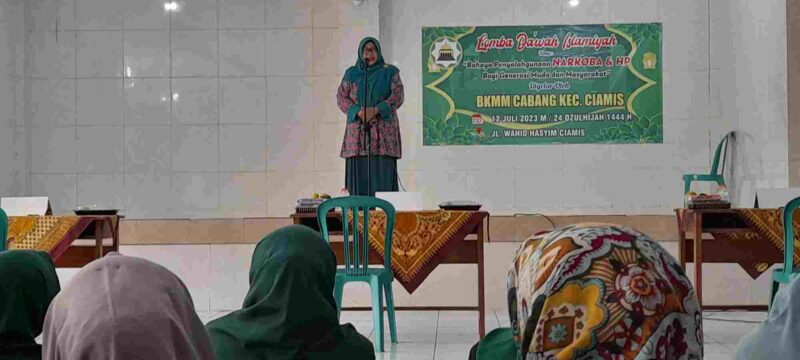 Ketua BKMM Kabupaten Ciamis, Hj. Talbiyah Munadi ketika memberikan sambutan dikegiatan Lomba Dakwah Islamiyah.