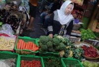 Pedagang sayuran di Pasar Manis Ciamis.