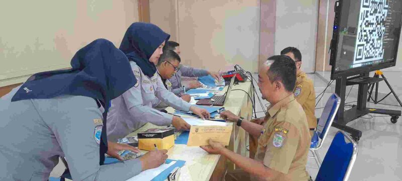 Pelayanan pendaftaran parkir berlangganan di Kecamatan.