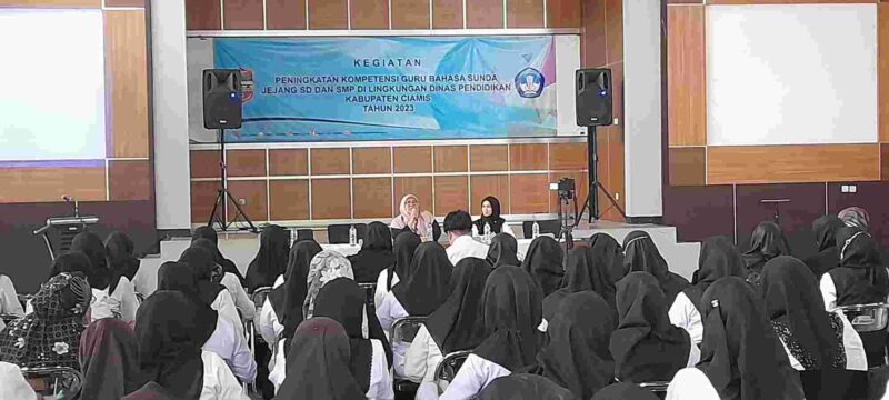 Peningkatan kompetensi guru bahasa sunda jenjang SD dan SMP di Aula Disdik Ciamis, Rabu (2/8/2023).