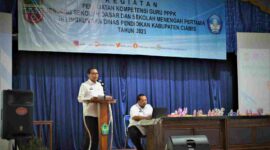 Sekda Kabupaten Ciamis, Dr. H. Tatang M.Pd tengah memberikan arahan Penguatan Kompetensi Guru PPPK Jenjang SD dan SMP di Gedung Ponpes Darussalam Ciamis, Rabu (23/8/2023).