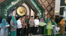 Penyerahan program bantuan rutilahu di Masjid Agung Ciamis.