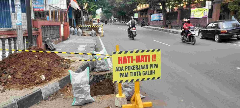 Pekerjaan pipa PAM Tirta Galuh Ciamis.