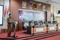 Bupati Ciamis, Dr. H. Herdiat Sunarya saat memberikan Pembinaan Kader Pembangunan Manusia (KPM) di Aula Setda Ciamis, Selasa (5/9/2023).