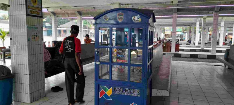 Perpustakaan Mini atau Kotak Literasi Cerdas (Kolecer) yang ditempatkan di Terminal Ciamis.