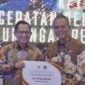 Bupati Ciamis, Dr. H. Herdiat Sunarya, MM saat menerima penghargaan, di Jakarta, Selasa,(3/10/2023).