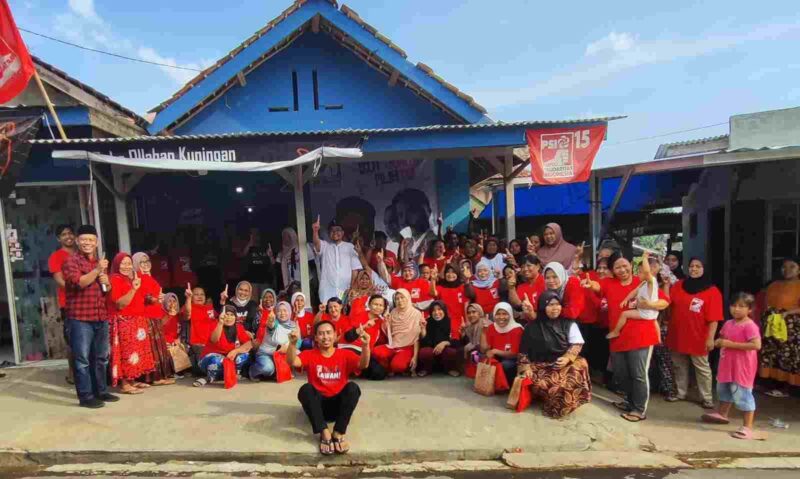 Caleg DPR RI Dapil Jabar X Partai Solidaritas Indonesia (PSI), Fredi Darmawan, SE kampanye diwilayah Kecamatan Kramatmulya, Kabupaten Kuningan.