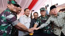 Caleg DPR RI Dapil Jabar X  Nomor Urut 1, Iwan Bule dan Menhan Prabowo Subianto saat meresmikan sumur bor di Kuningan.