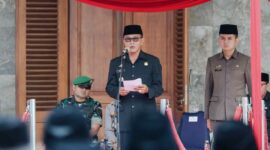 Bupati Ciamis, Herdiat Sunarya saat memimpin upacara.