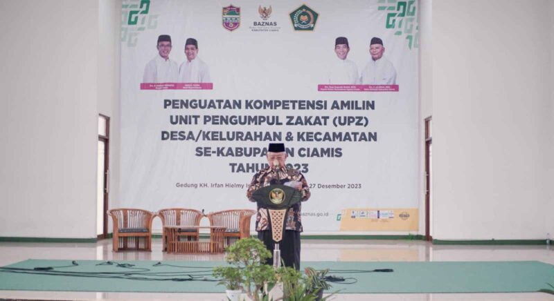 Ketua Baznas Kabupaten Ciamis, KH. Lili Miftah daat memberikan sambutan kegiatan penguatan kompetensi UPZ.