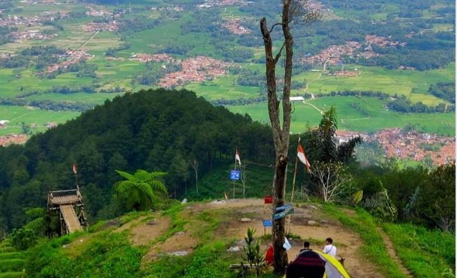 Wisata alam Puncak Puspa Ciamis, Jawa Barat.