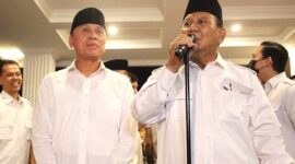 Caleg DPR RI Partai Gerindra Dapil Jabar X (Kuningan, Ciamis, Banjar dan Pangandaran) Nomor Urut 1, Mochamad Iriawan atau Iwan Bule (Kiri) dan Capres Partai Gerindra Nomor Urut 02, Prabowo Subianto (Kanan).