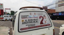 Salah satu APK yang terpasang di angkot Ciamis.
