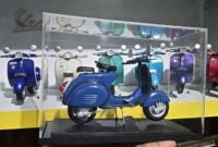 Miniatur motor vespa dari limbah pipa paralon bekas.