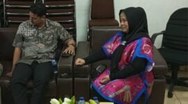 Anggota Komisi 1 DPRD Provinsi Jawa Barat, Hj. Tina Wiryawati, SH (kanan).