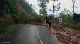 Longsor di Jalan Bungbulang Garut.