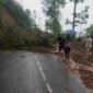 Longsor di Jalan Bungbulang Garut.