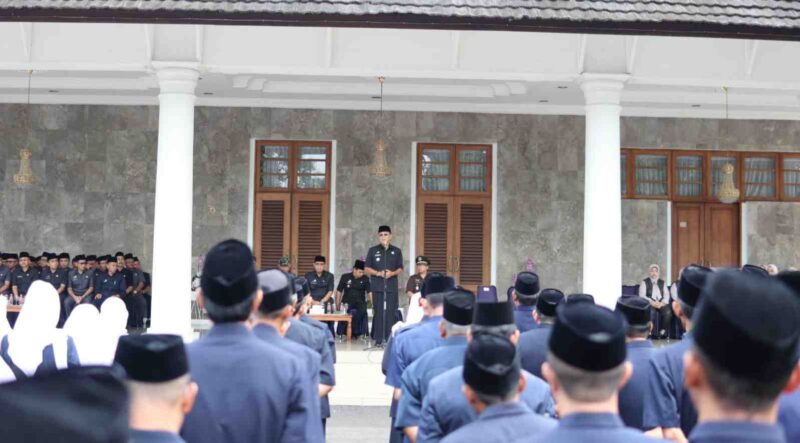 Pelantikan kepala sekolah.