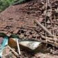 Rumah warga Ciamis yang ambruk akibat guyuran hujan deras.