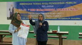 Farahdibha Tenrilemba, Caleg DPR RI dari Partai NasDem nomor urut 1 Dapil Jawa Barat X (Kuningan, Ciamis, Banjar dan Pangandaran) menggelar simulasi pencoblosan di Ciamis.