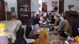 Tim Pemenangan Farahdibha Tenrilemba menggelar sosialisasi blusukan kepada warga.
