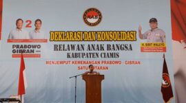 Ketua Umum Relawan Anak Bangsa (RAB), Agus Winarno saat memberikan sambutan di agenda Deklarasi dan Konsolidasi di Gedung Irfan Hielmy Islamic Center Ciamis, Rabu (17/1/2023).