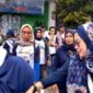 Caleg DPR RI Partai Nasdem No Urut 1 Dapil Jabar X, Farahdibha Tenrilemba temui rombongan Relawan asal Ciamis dengan berjalan kaki sejauh 2 kilometer dari Taman Tegallega menuju Jalan Pungkur ITC Kebon Kalapa.