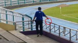 Penyelenggara Tut Wuri Handayani Cup Ke-17 melakukan ritual menyiramkan air ke Lapang Sepakbola.