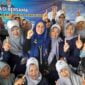 Caleg DPR RI dari Partai NasDem Dapil Jabar X (Kuningan, Ciamis, Banjar dan Pangandaran) Nomor Urut 1, Farahdibha Tenrilemba berfoto bersama dengan Tim Relawan Farahdibha.