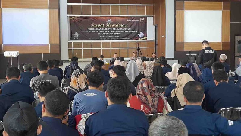 Rakor Pengelolaan Logistik Pemilu 2024 bersama PPK se-Ciamis di Aula Disdik Ciamis, Selasa (6/2/2024).