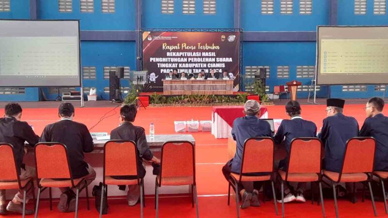 Rapat pleno terbuka rekapitulasi hasil perhitungan perolehan suara tingkat kabupaten