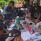 Relawan Spartan, kelompok pendukung Farahdibha Tenrilemba sedang melakukan door to door kepada masyarakat Kabupaten Ciamis.