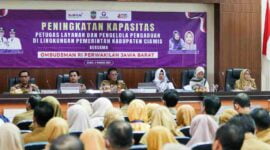 Pelatihan petugas layanan dan pengaduan.