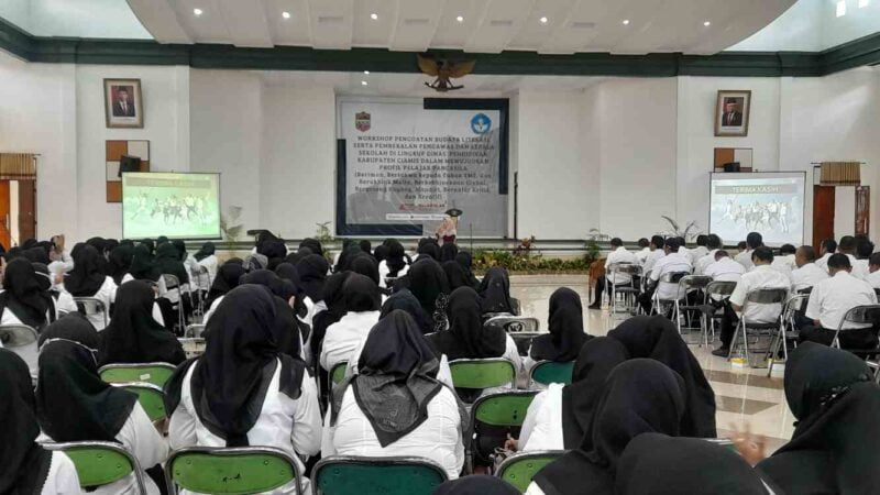 Workshop penguatan literasi kepala sekolah dan pengawas.