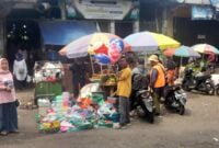 Pedagang kaki lilma (PKL) di Jalan Blok Pasar Subuh Ciamis.